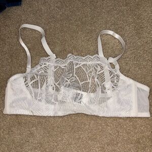 White lace bralette size medium